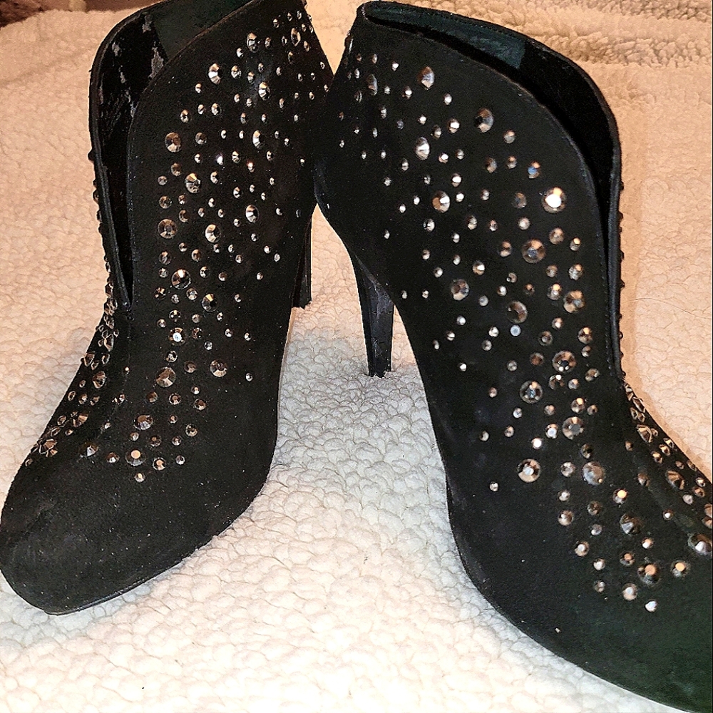 Gianni Bini booties